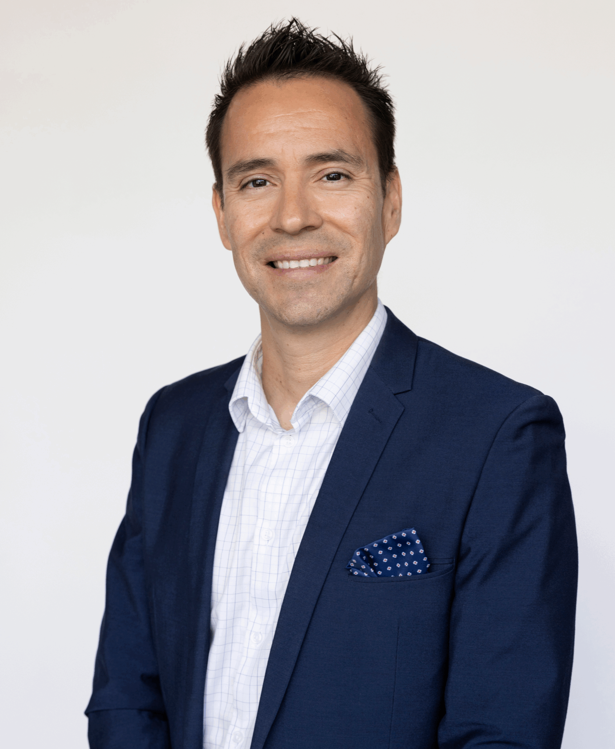 Hector Urbina, PKTR General Manager, is a highly skilled electrical engineer and visionary leader in the energy sector.